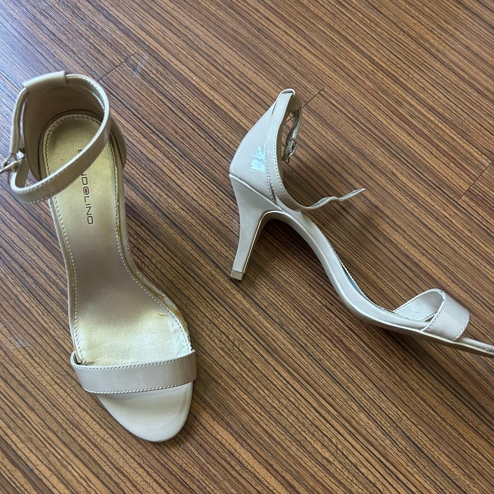 Bandolino Tan heels size 7.5